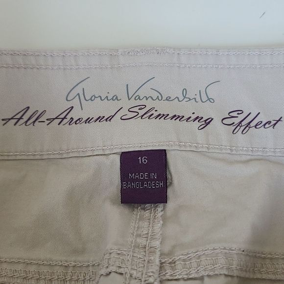 PLUS SIZE GLORIA VANDERBILT CAPRI PANTS - Picture 9 of 10